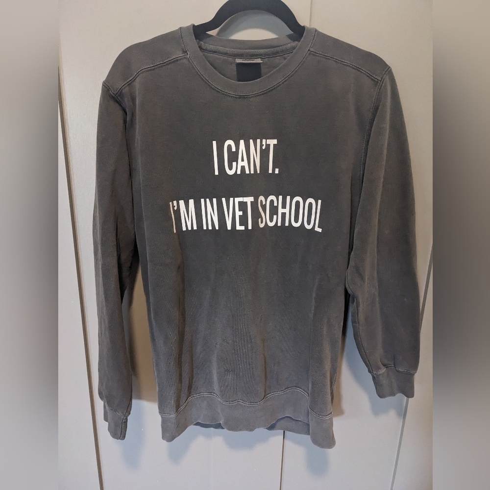 NWOT I can't I'm in vet school sweatshirt